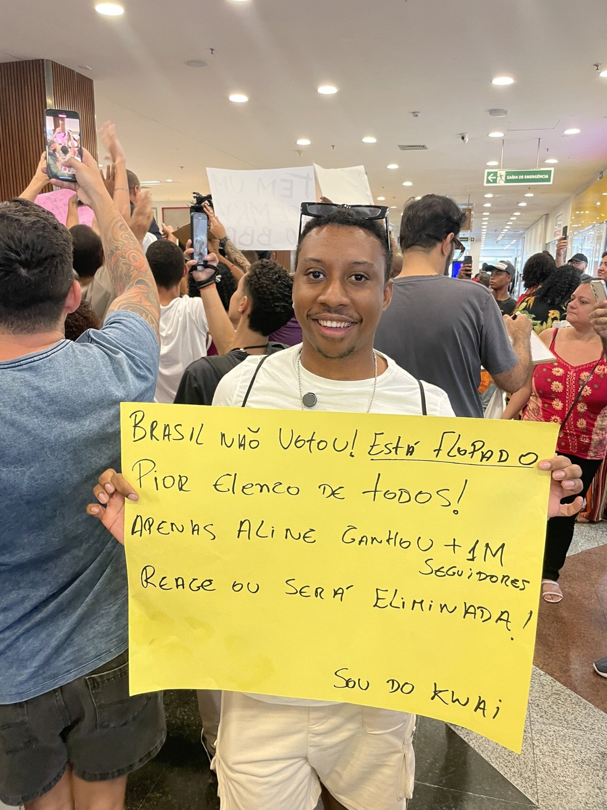 Jovem viraliza ao levar recado para Renata na Vitrine do BBB25: “flopou” 