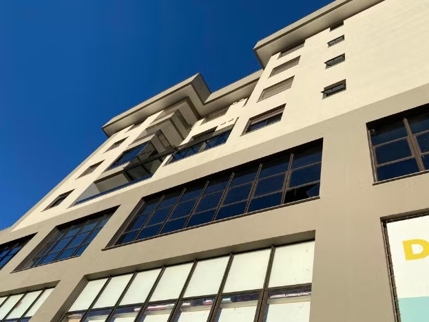 Mulher cai do 2º andar de academia ao desequilibrar de aparelho e morre