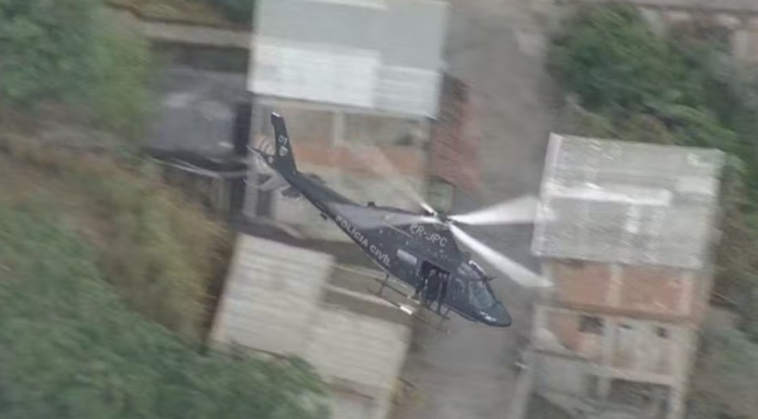 Copiloto da Polícia Civil é baleado na cabeça dentro de helicóptero