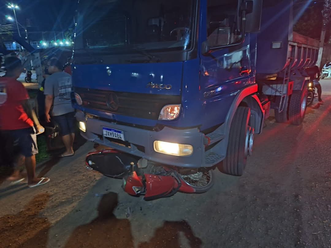 Bêbado, motorista de caçamba atropela e fere motociclista em Maués