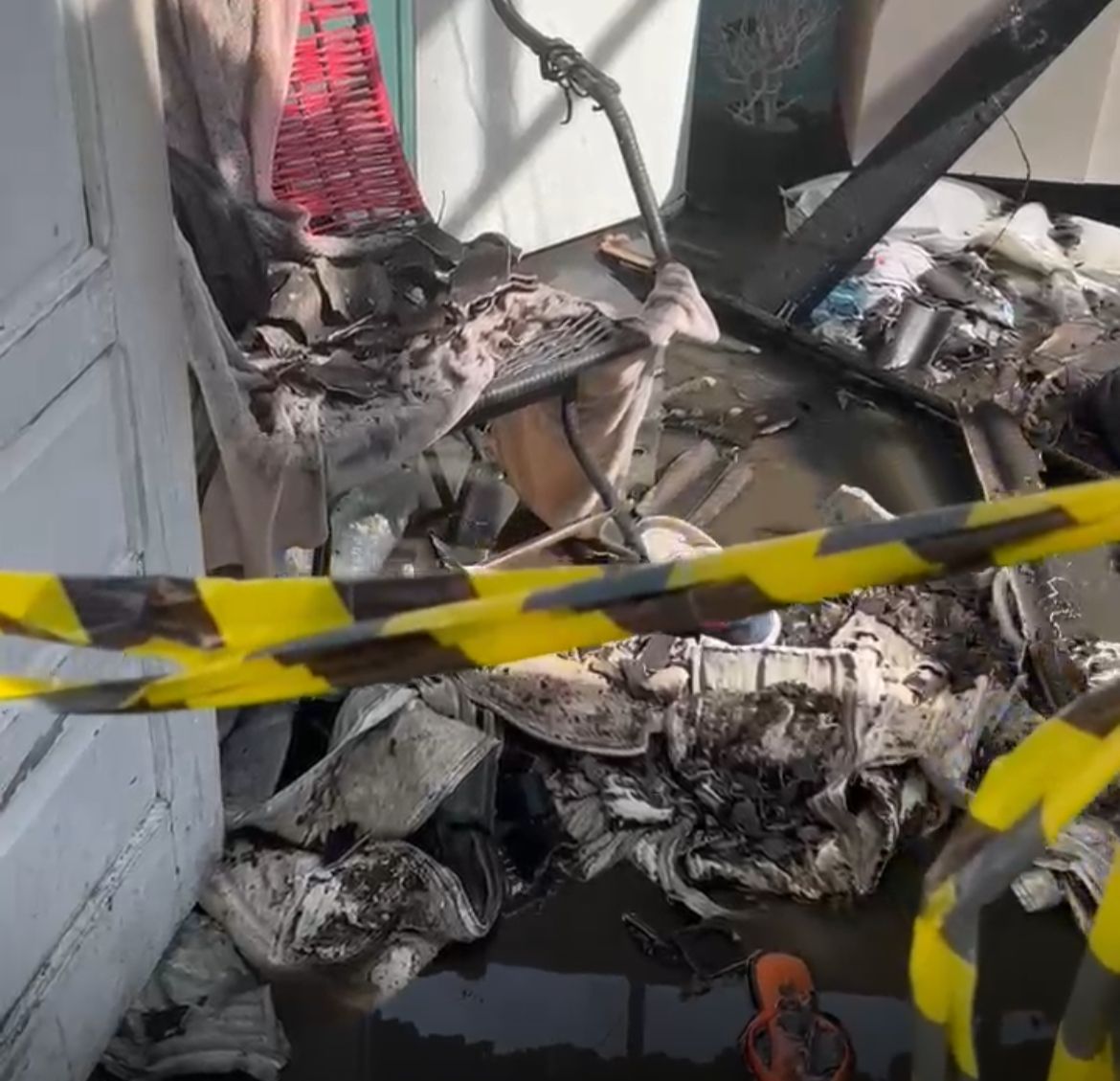 Incêndio destrói quitinetes no Lírio do Vale