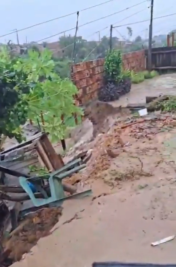 Prefeitura registra desabamentos e alagamentos após chuva em Manaus