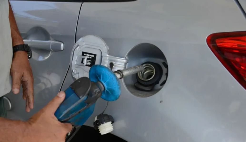 Inalação do vapor de gasolina causa câncer e ameaça frentistas