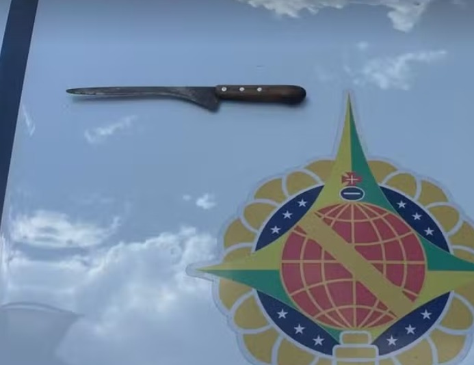 Homem esfaqueia vizinho após discussão sobre sumiço de cueca