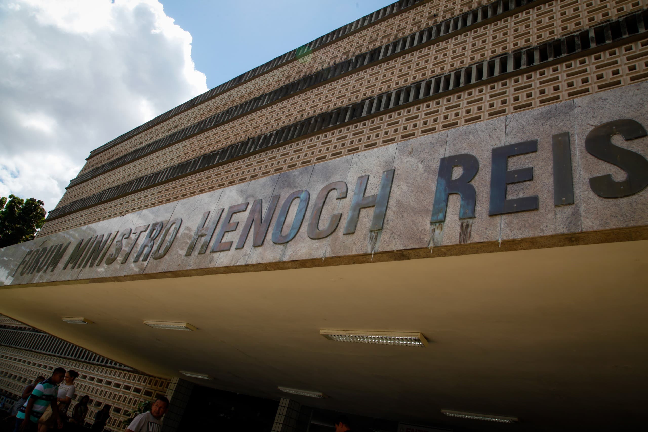 Homem é condenado a 24 anos de prisão por homicídio triplamente qualificado no Nova Esperança