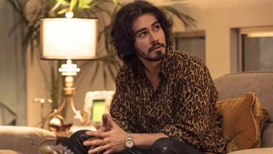 Ator de Narcos entra em coma após contrair bactéria durante as férias