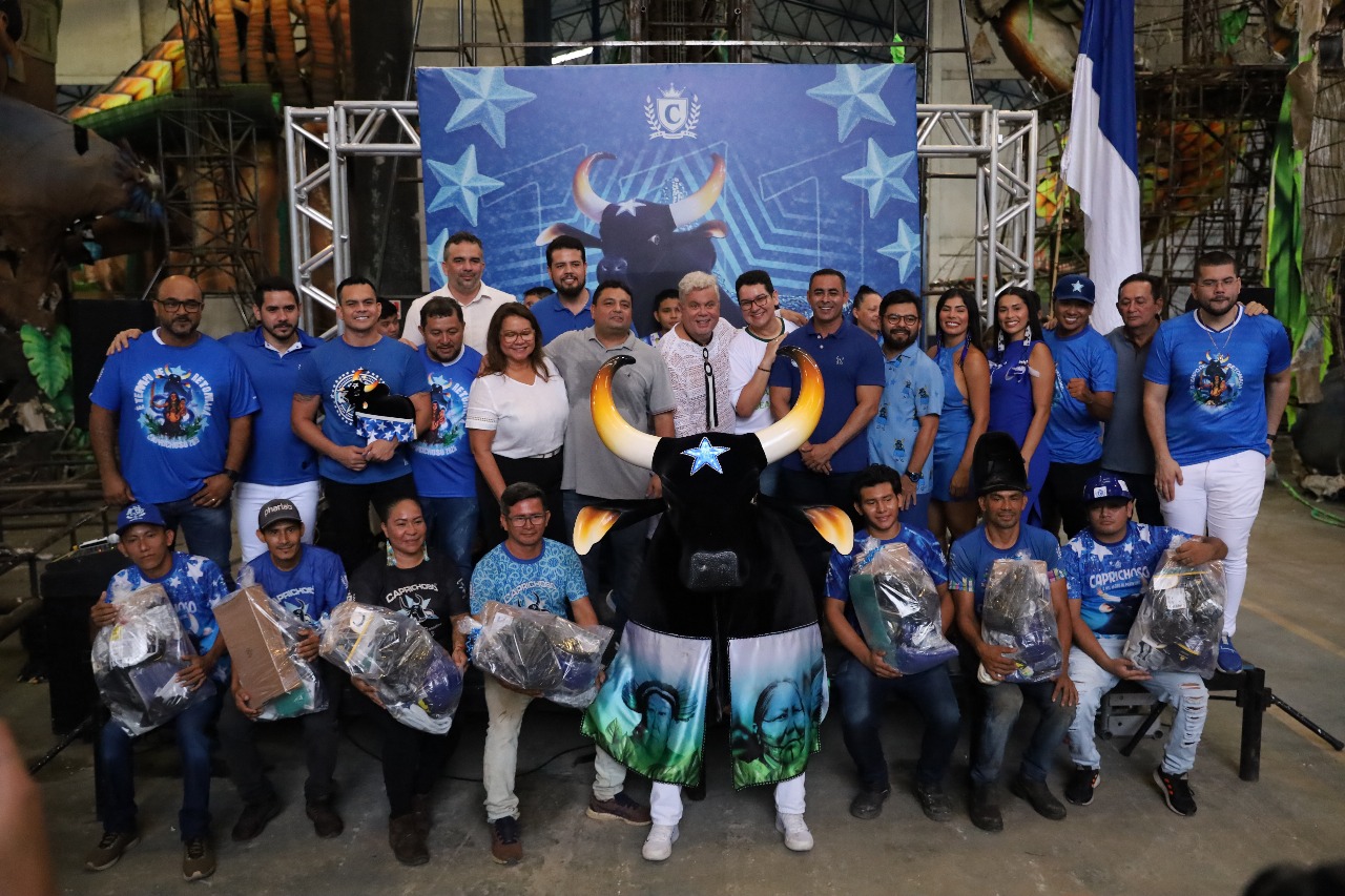 Garantido e Caprichoso recebem EPIs do Governo do Amazonas para o Festival