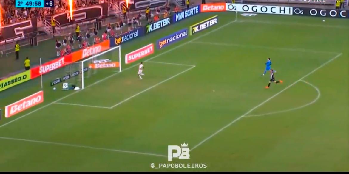 Ceará vence o Grêmio com artilheiro Pedro Raul e gol do 'meio da rua'