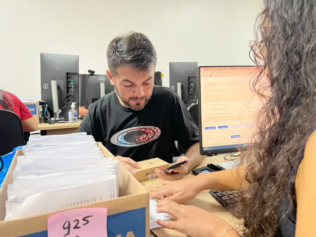 Polícia devolve mais de 470 telefones recuperados em operações em Manaus