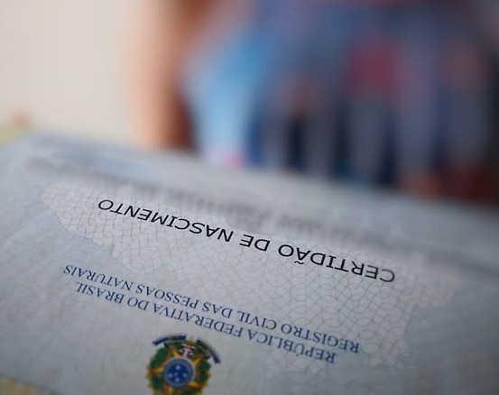 Justiça do AM autoriza filha a tirar da certidão nome de pai que a estuprou