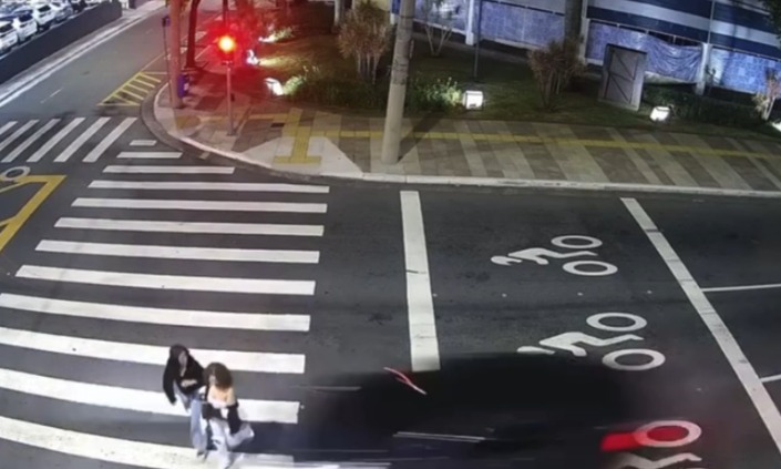 Motorista que atropelou jovens já havia sido autuado 12 vezes por excesso de velocidade