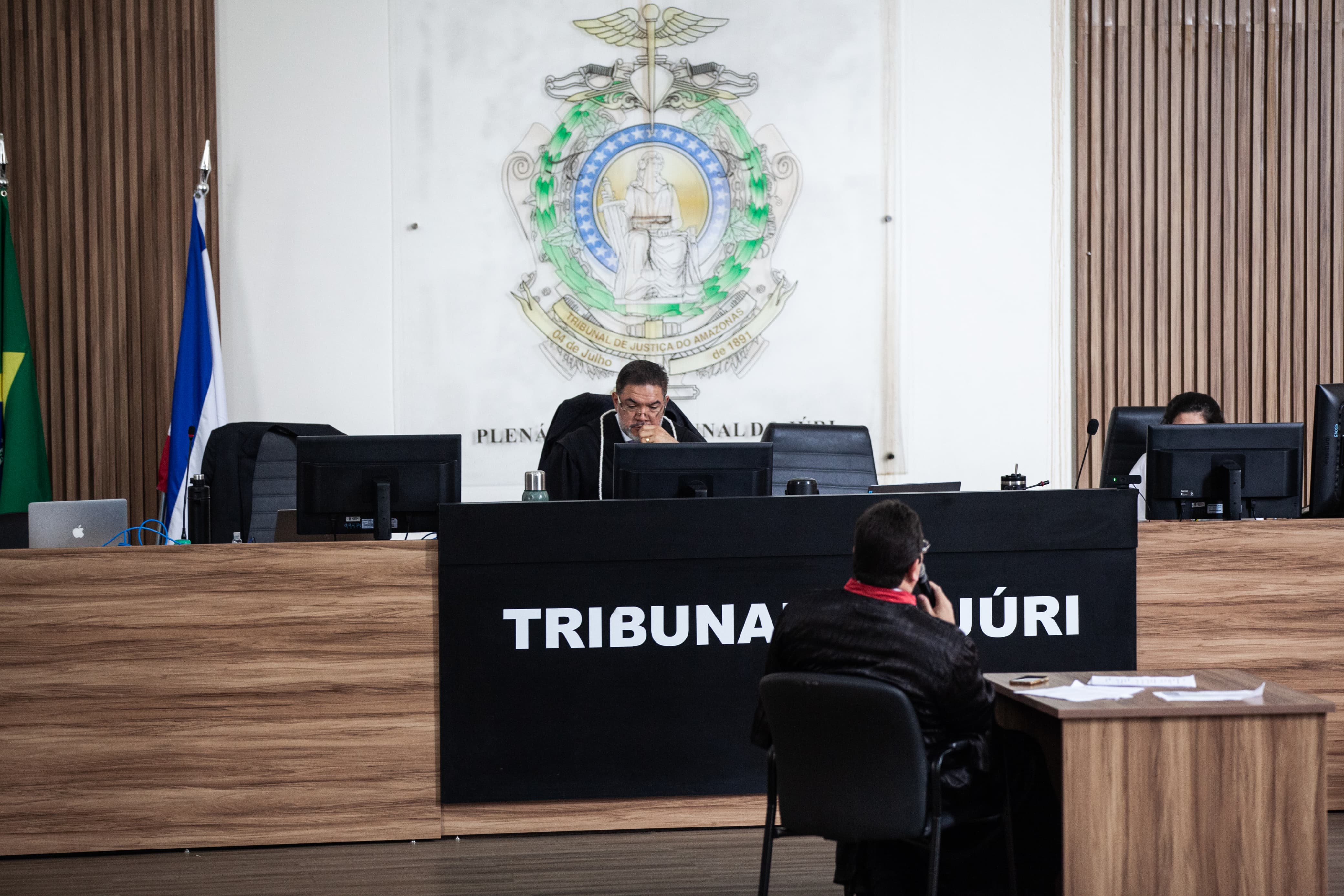 Réus são condenados por matar dupla em condomínio durante 'guerra de facções' em Manaus