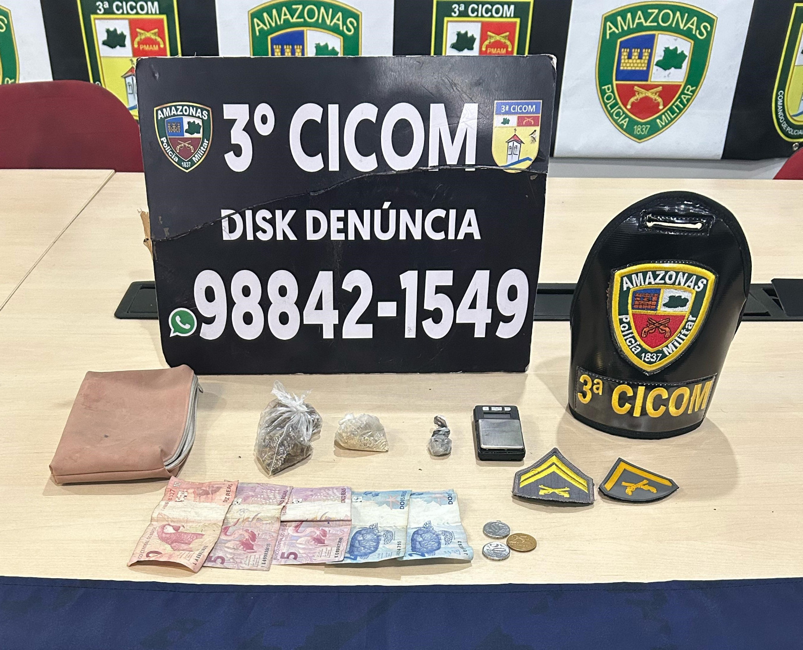 Foragido da Justiça é preso enquanto traficava drogas no Japiim