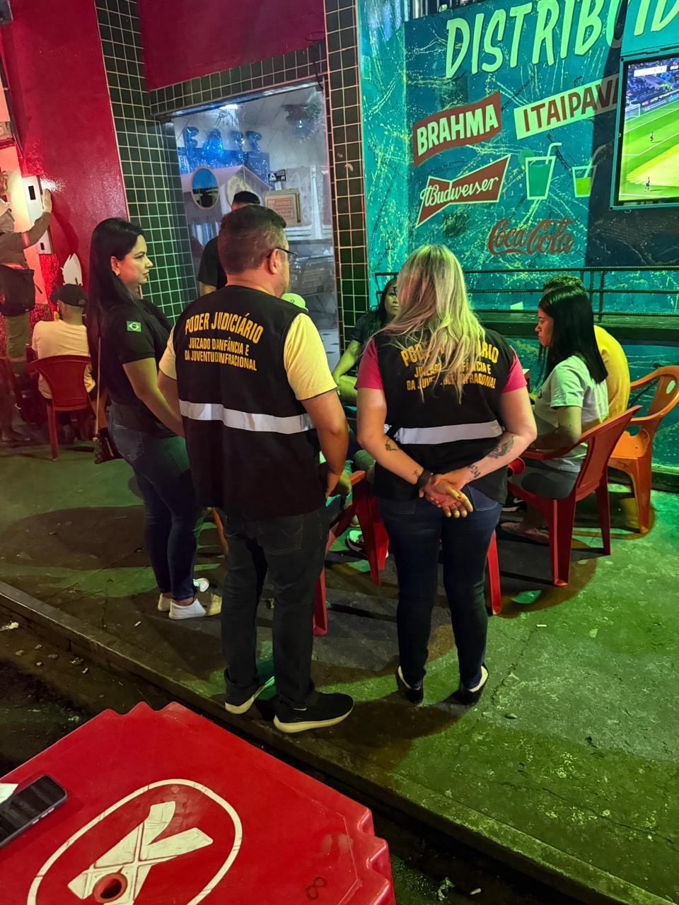 Bares irregulares são autuados e 'paredão' de som é aprendido em Manaus