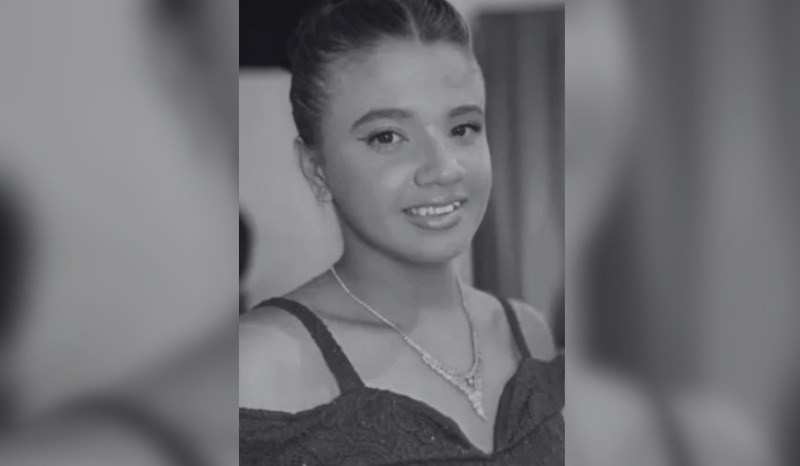 Adolescente morre ao desconectar celular da tomada após banho