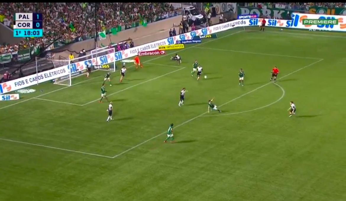 Palmeiras vence Corinthians por 2 a 0 e assume liderança do Brasileirão