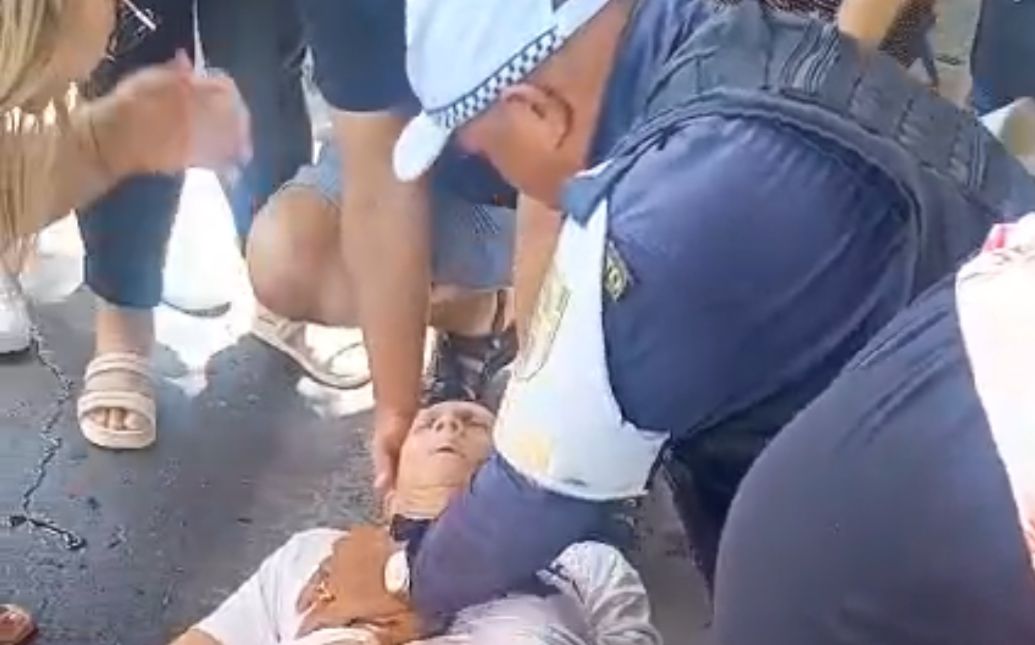 Idoso é reanimado pela polícia após mal súbito em ônibus em Manaus