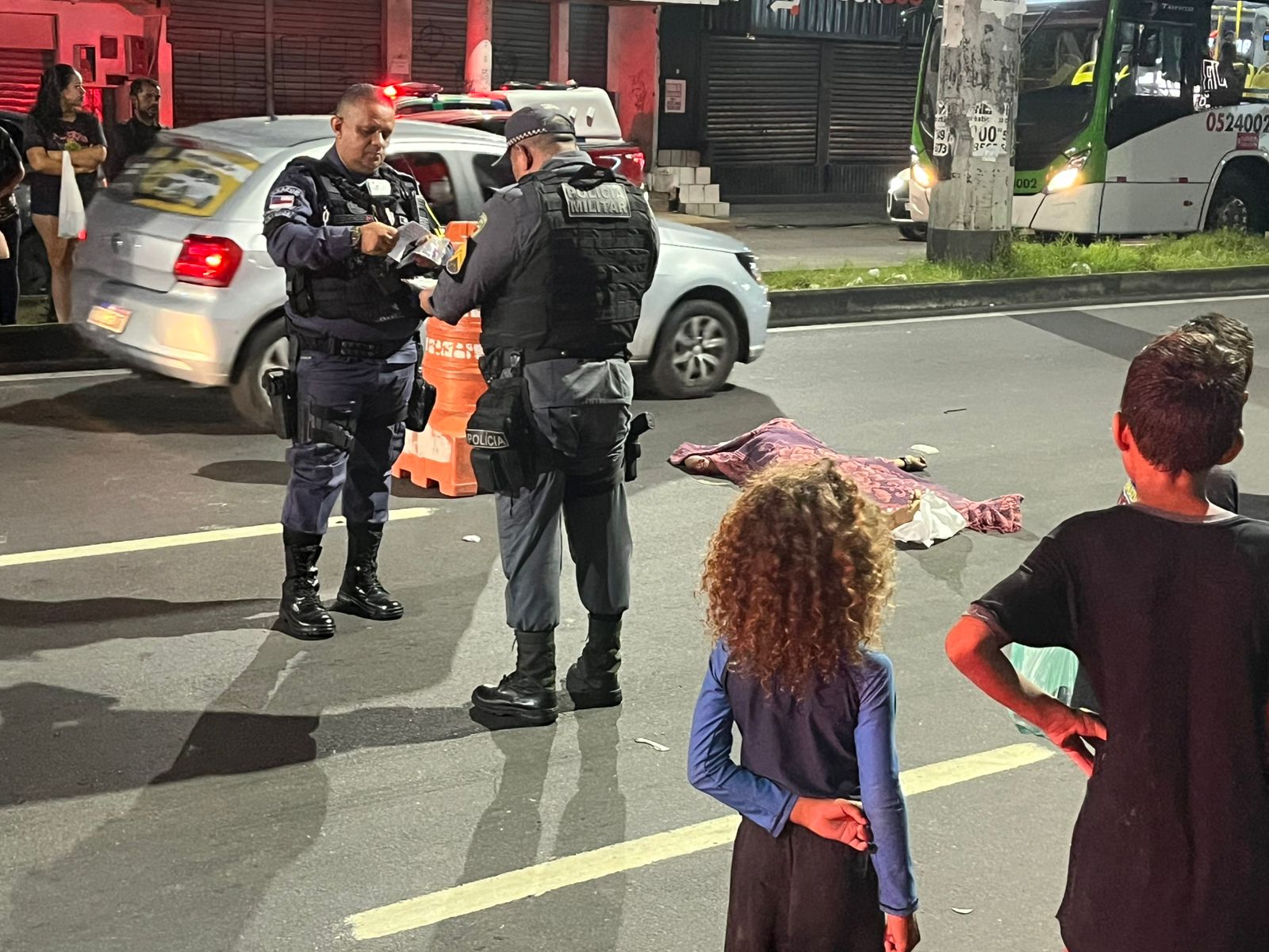 Idoso é atropelado na Grande Circular; motorista foge e é presa