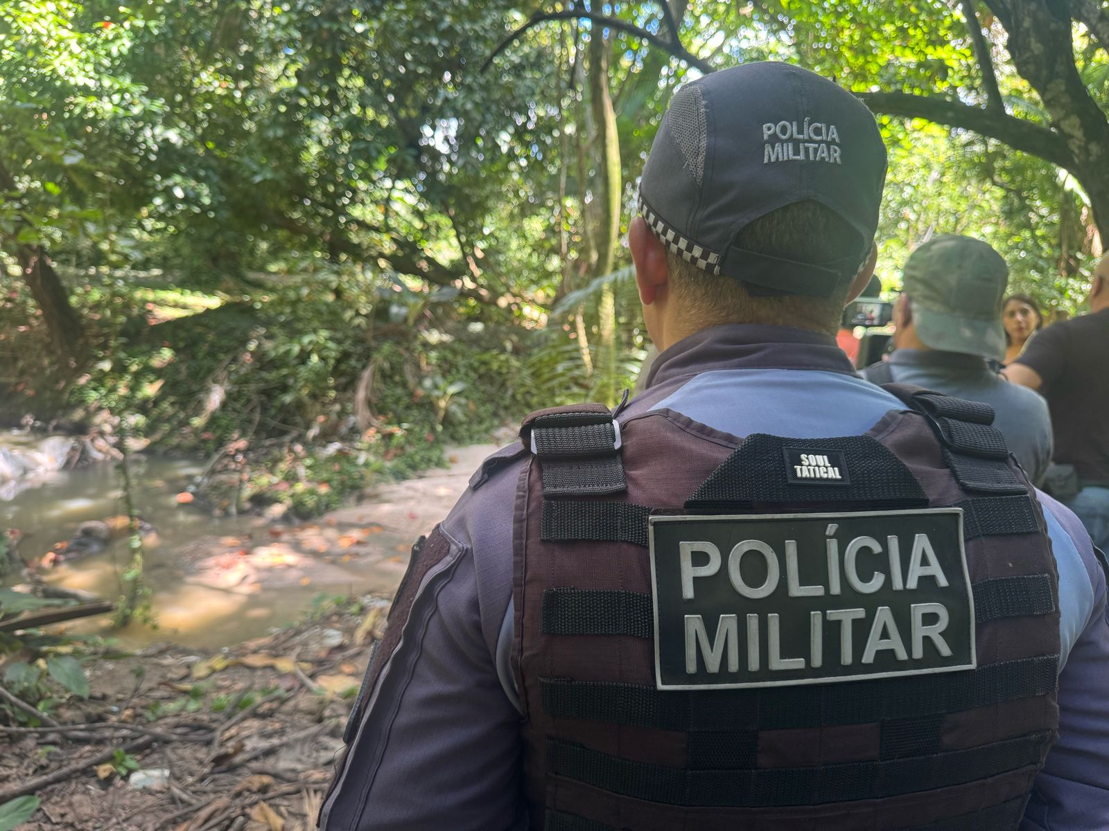 Com pés e mãos amarrados, homem é achado morto em igarapé no Adrianópolis