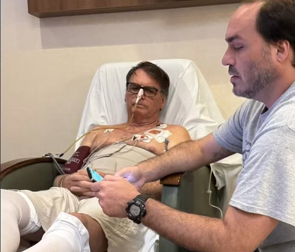 Bolsonaro tem 'piora clínica' e vai passar por novos exames, diz hospital
