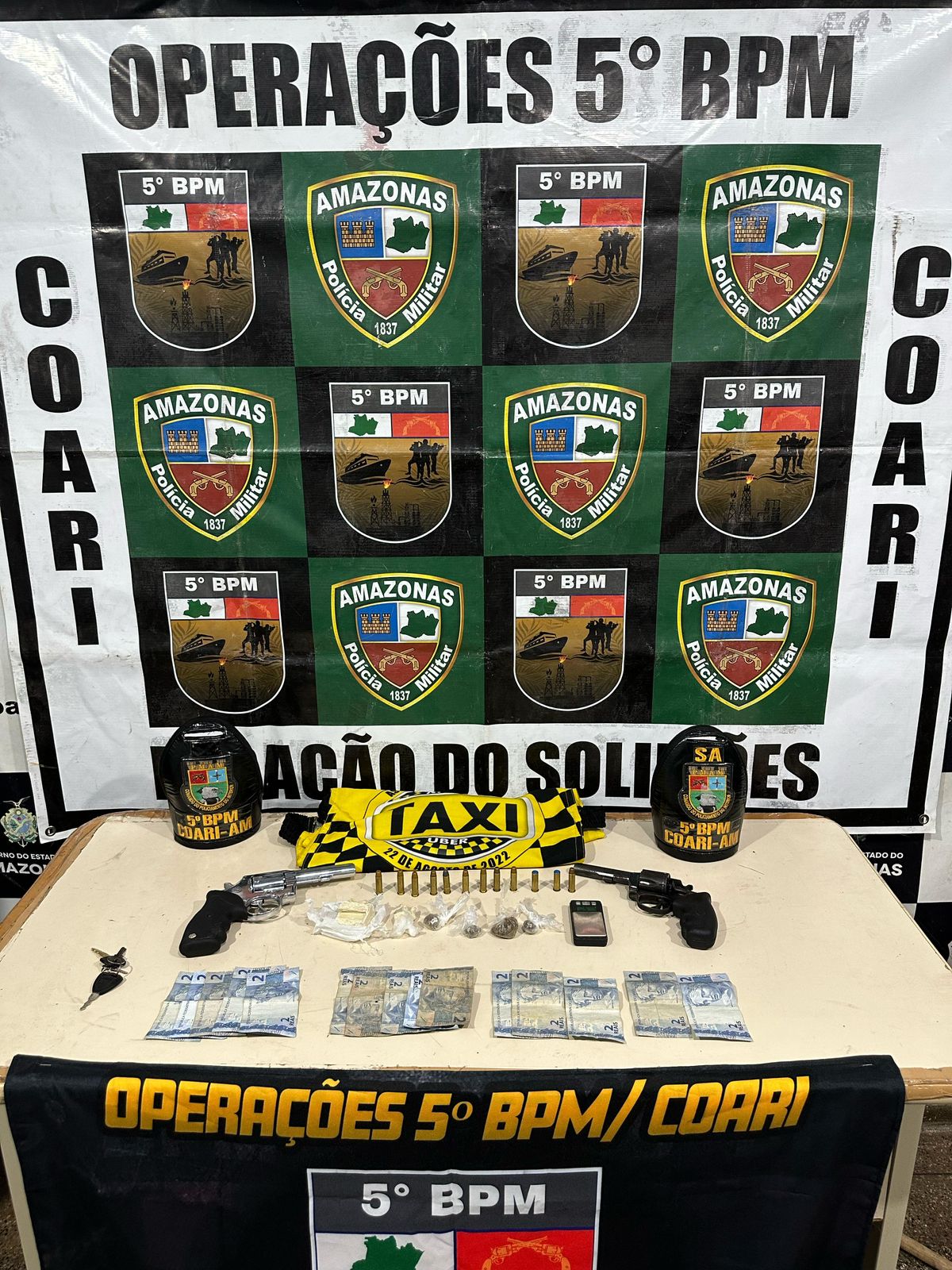 Jovens são detidos com armas e drogas após denúncia anônima em Coari