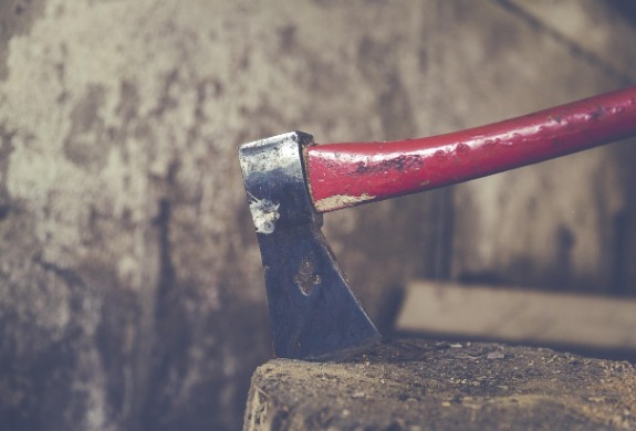 Enteado mata padrasto com golpes de machado na cabeça em Roraima