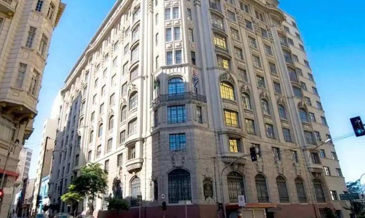 Faculdade de medicina expulsa 12 alunos por faixa em alusão a estupro em SP