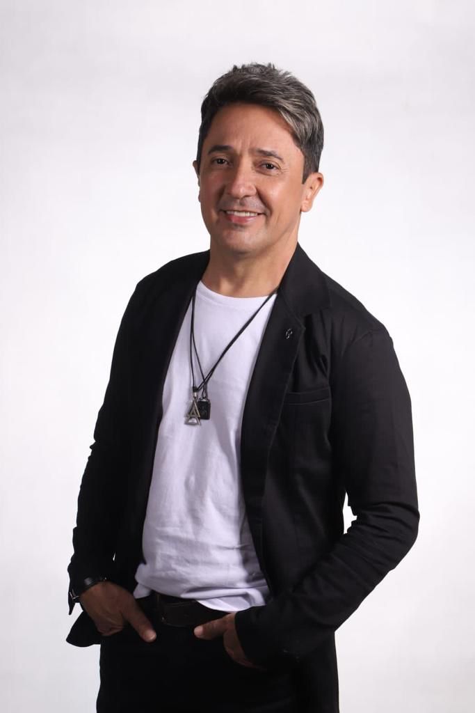 Tom Cléber abre Agrifest 2025 com show gratuito em Manaus