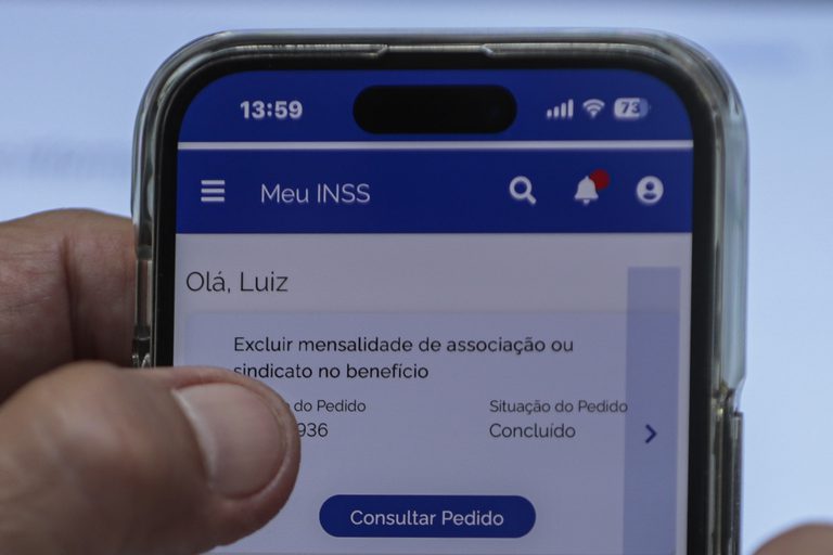 Governo alerta para golpe sobre reembolso de desconto indevido do INSS