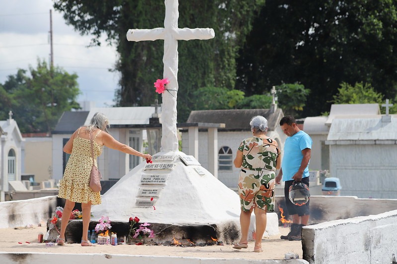 Cemitérios de Manaus recebem cerca de 200 mil pessoas no Dia das Mães