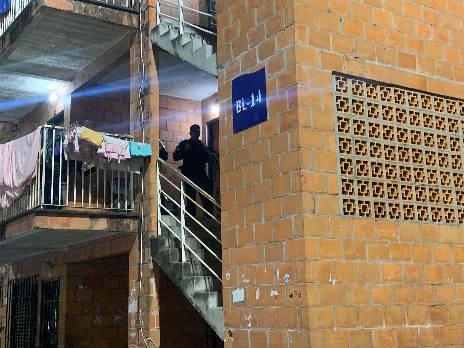 Criminosos invadem apartamento e executam jovem a tiros no Prosamin