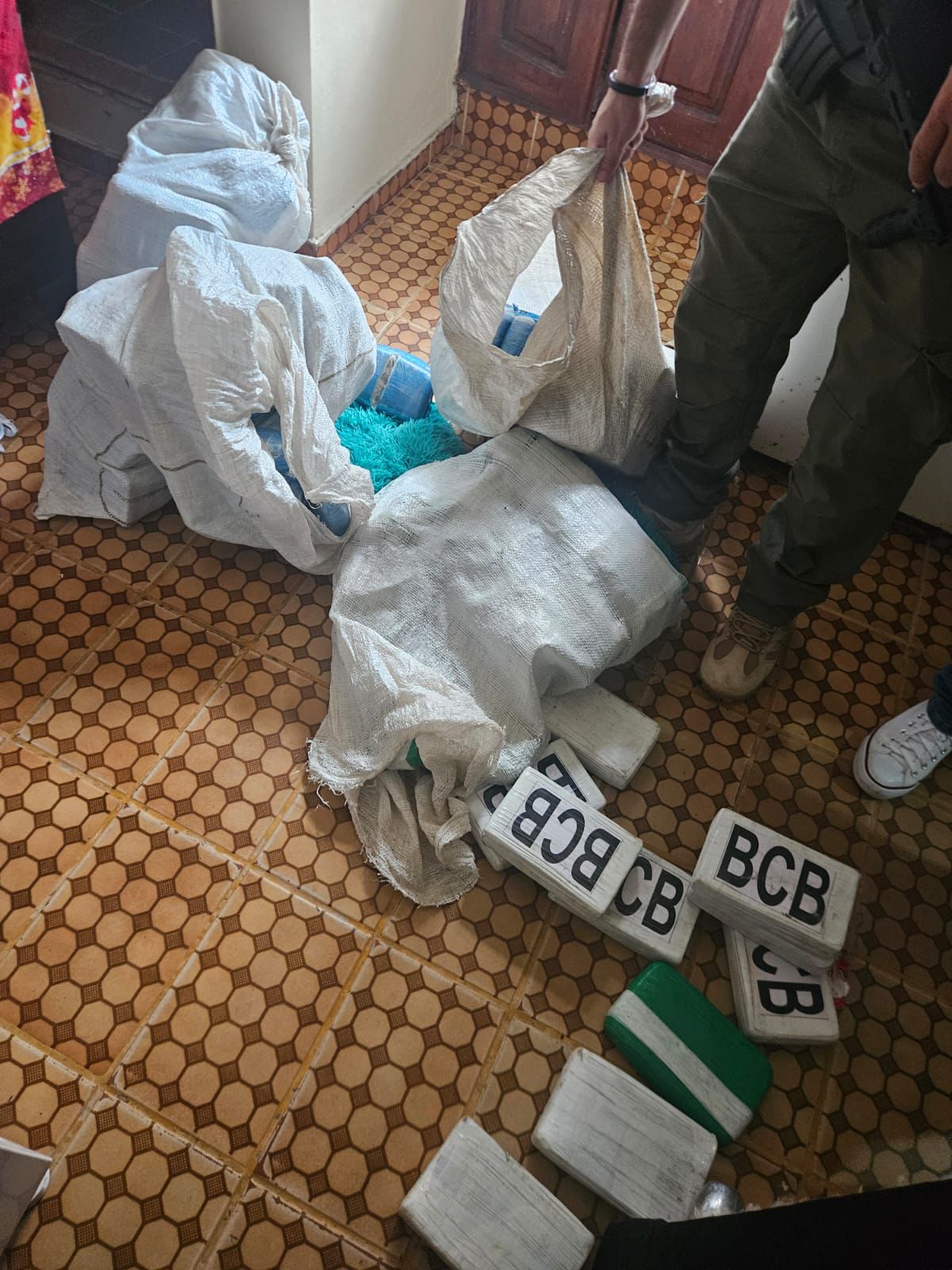 Dupla é presa com drogas avaliadas em R$ 6,3 milhões na Cachoeirinha