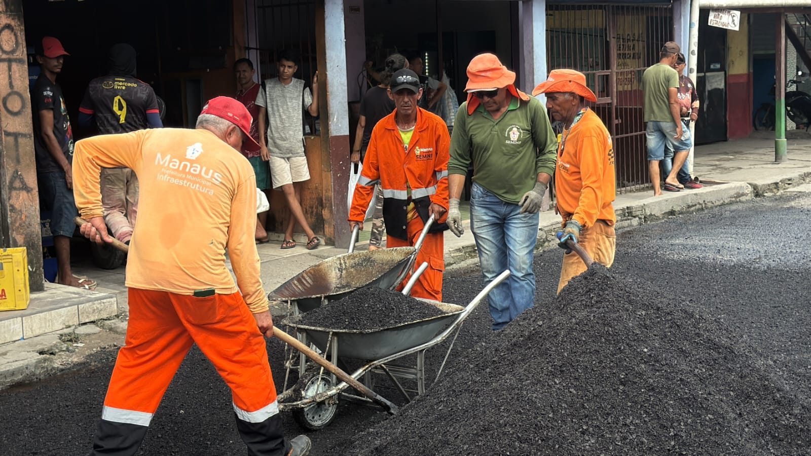Prefeitura intensifica recuperação de vias na zona leste de Manaus