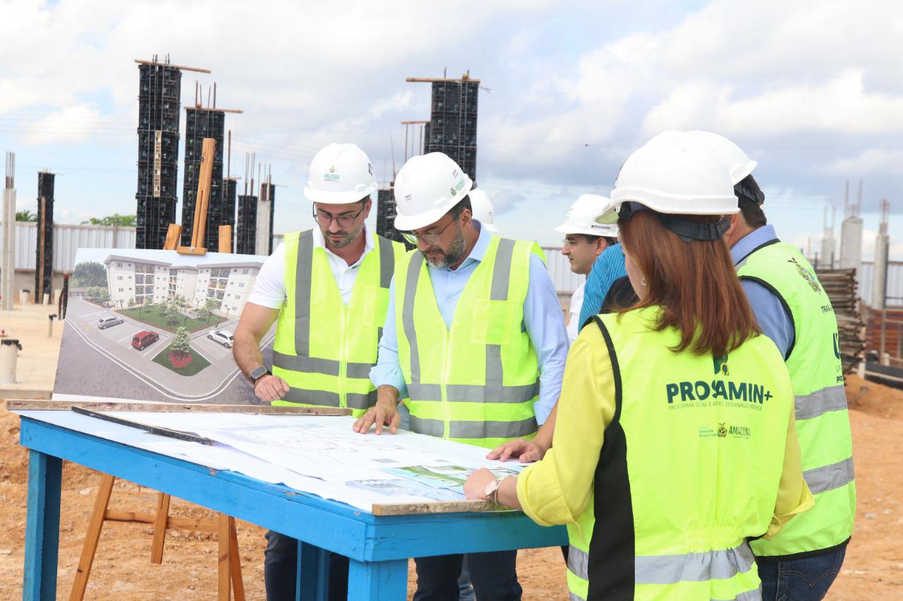 Governo vistoria Residencial Novo Aleixo com 21% das obras concluídas