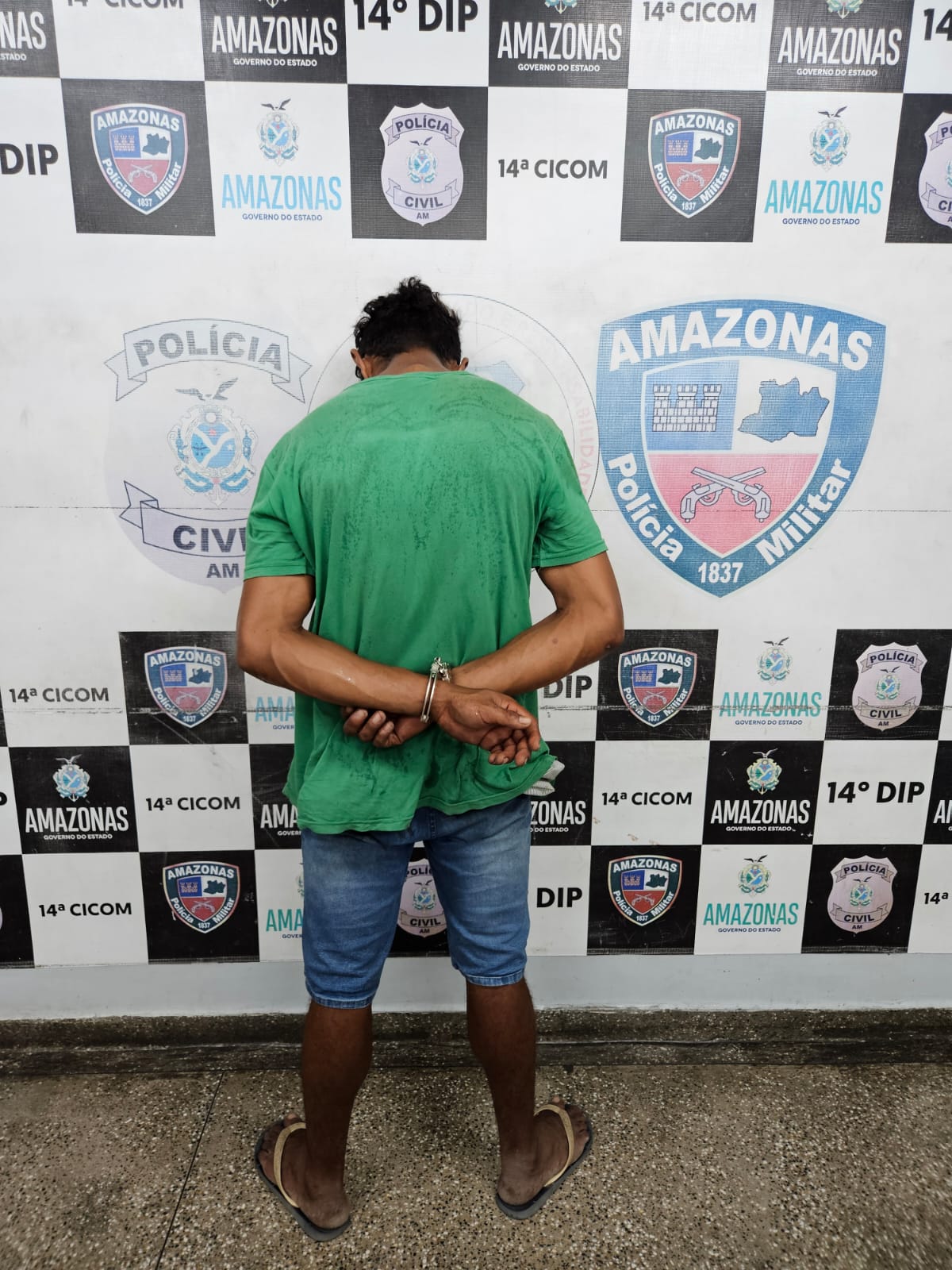 Foragido por roubo é preso enquanto 'passeava' em avenida no Jorge Teixeira