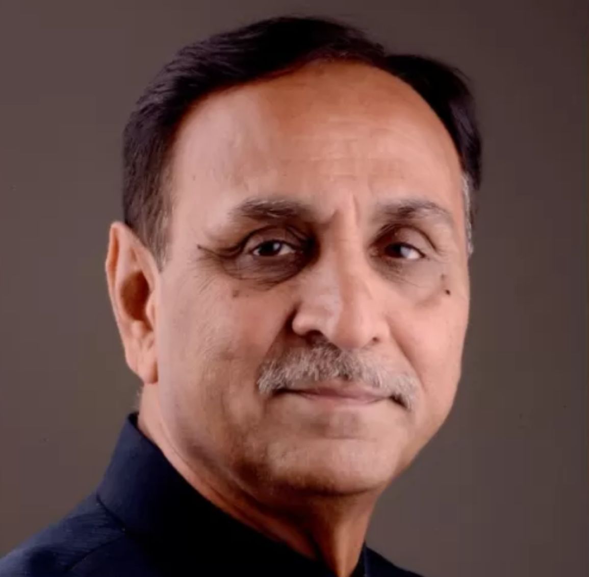 Ex-ministro da Índia está entre passageiros de avião que caiu após decolar