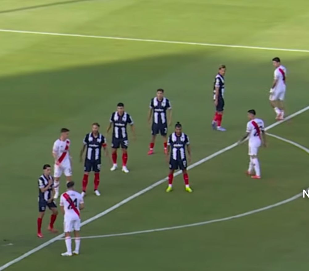 River e Monterrey empatam em jogo com 40 faltas, dez cartões e nenhum gol