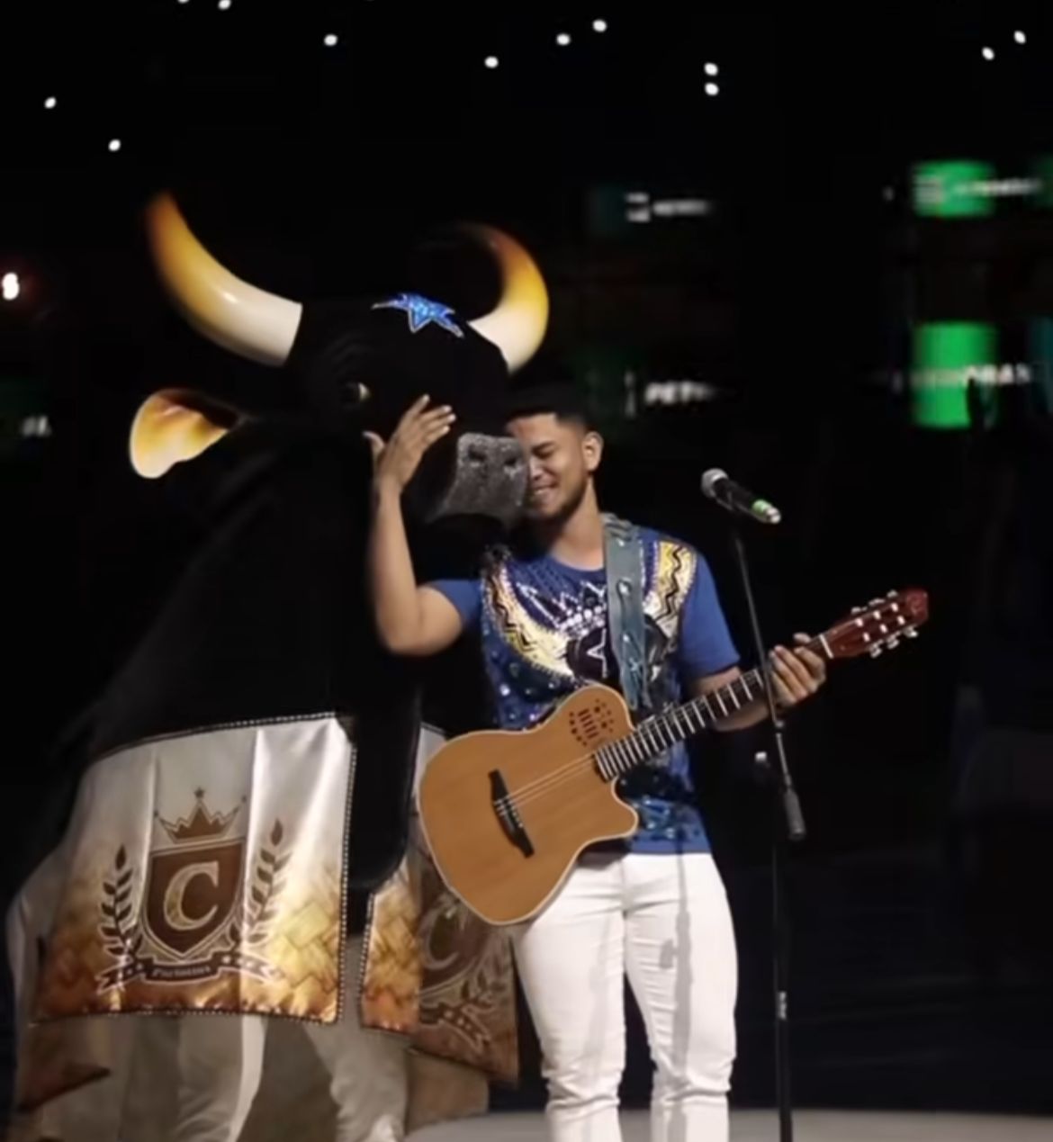 Caprichoso inicia busca pelo tetracampeonato em Parintins com "Amyipaguana"