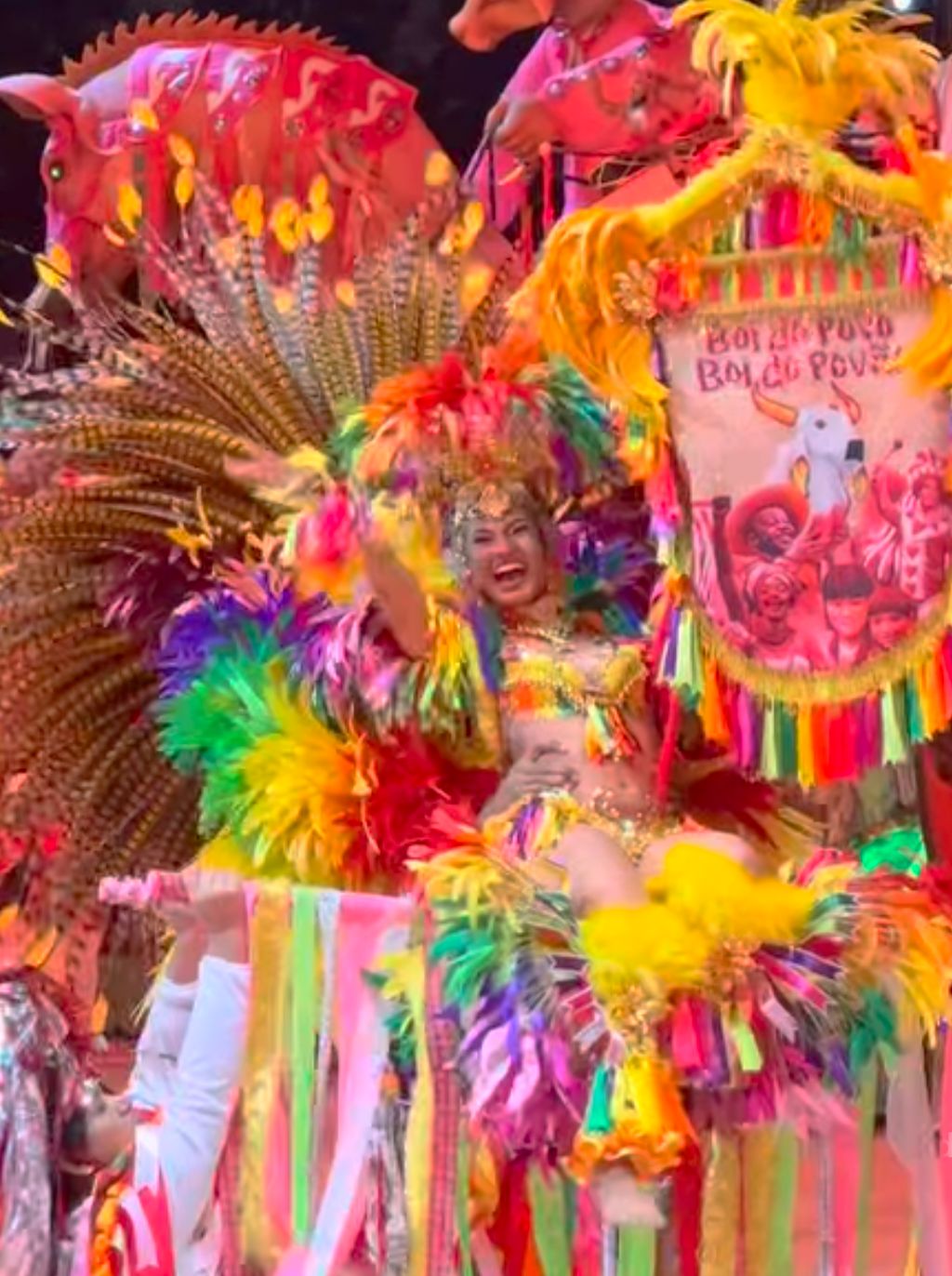 Perrechés vão ao delírio com apresentação de Jeveny Mendonça