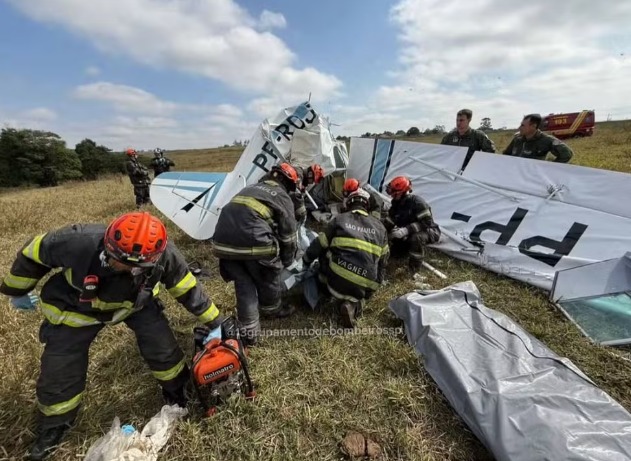 Avião de pequeno porte cai no interior de SP e deixa dois mortos
