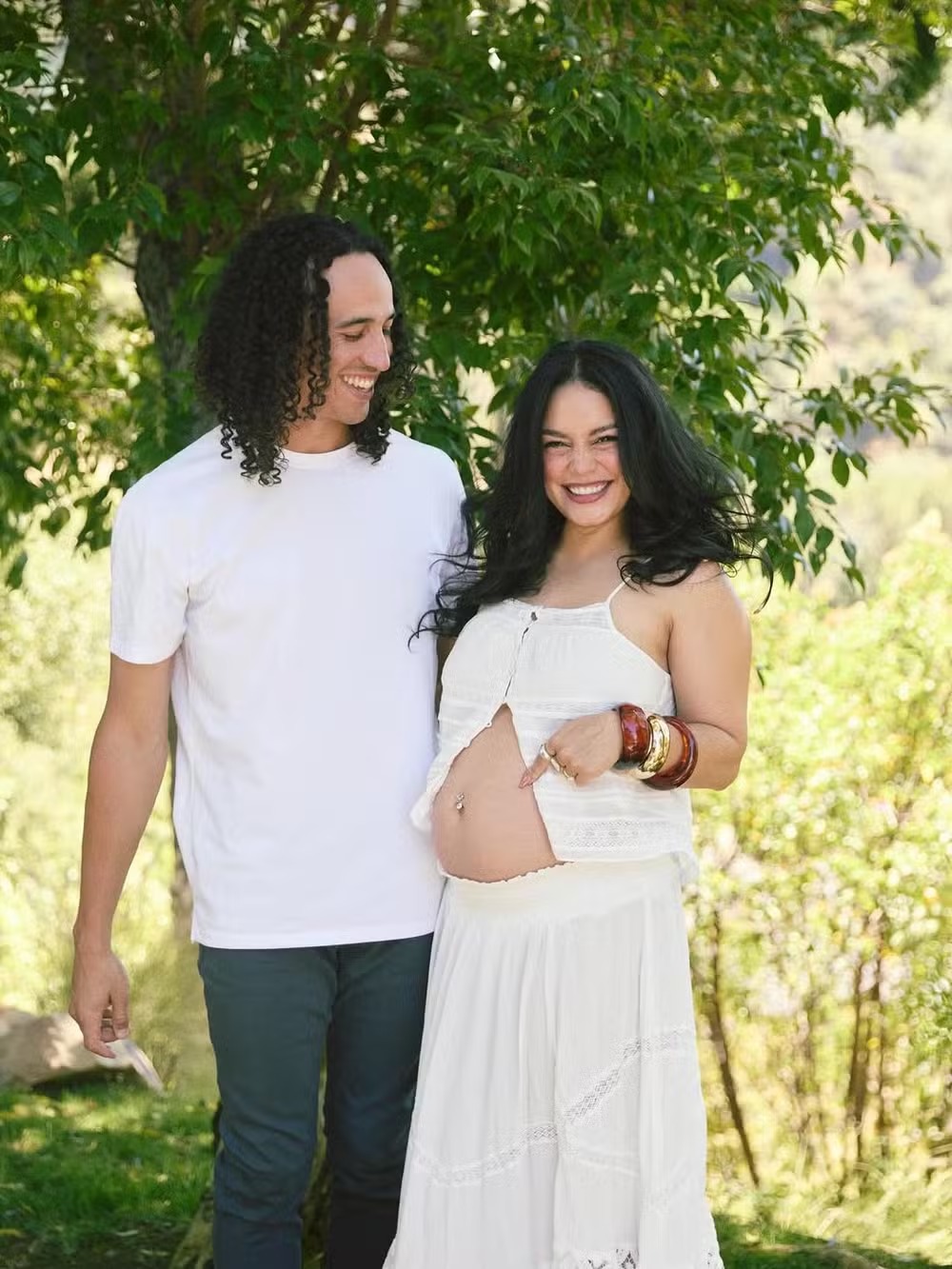 Vanessa Hudgens anuncia segunda gravidez; veja fotos
