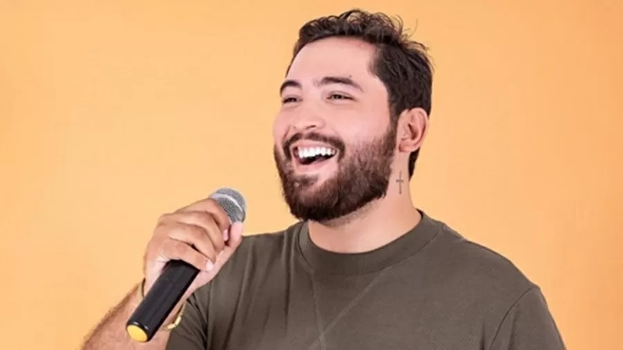 Cantor sertanejo morre ao cair de caminhonete