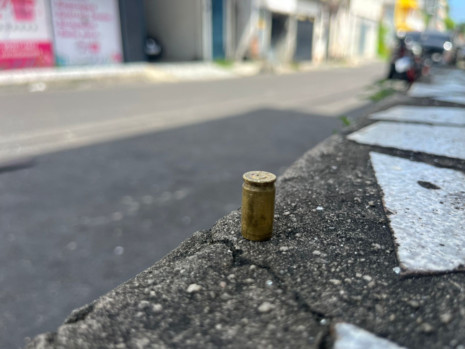 Suposto líder do tráfico é baleado em confronto com rivais em rua do Japiim