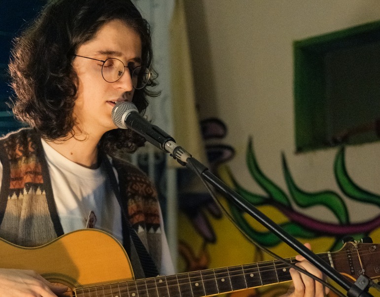 Cine Carmen Miranda encerra julho com documentário francês e show musical