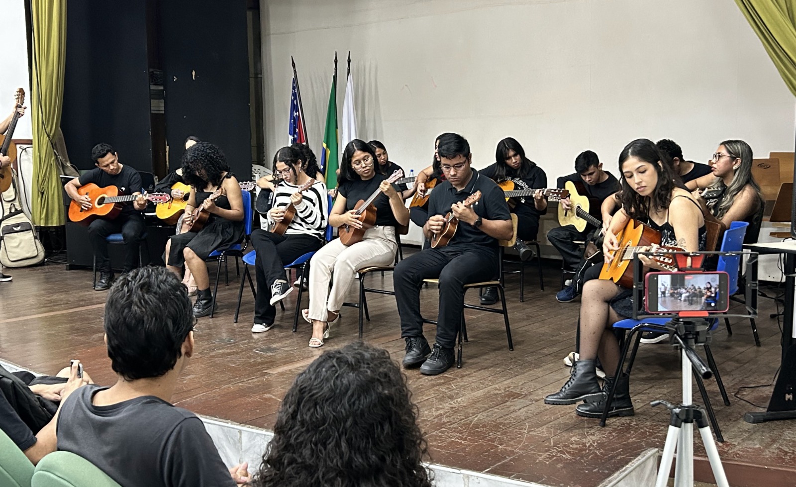 Ufam abre 361 vagas em cursos gratuitos de artes e música