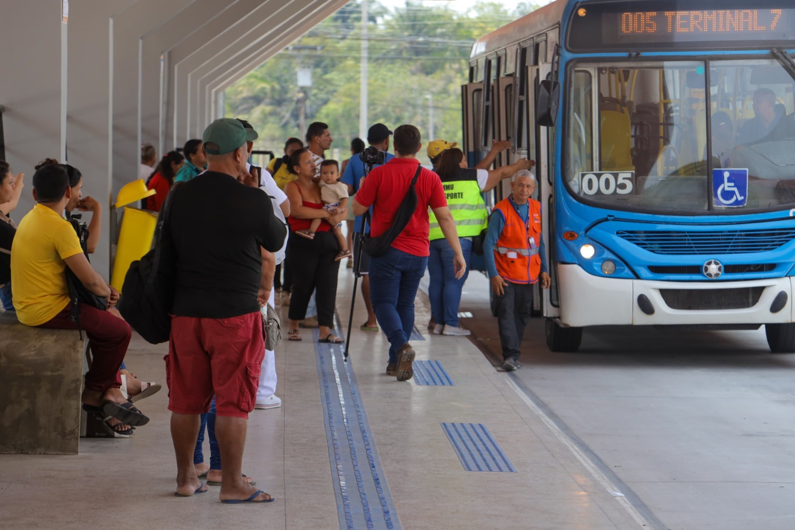 Ação itinerante emite cartão ‘PassaFácil’ em terminais e ônibus em Manaus