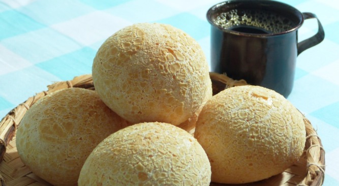 Menina de 9 anos morre após comer bolo e pão de queijo em Minas Gerais