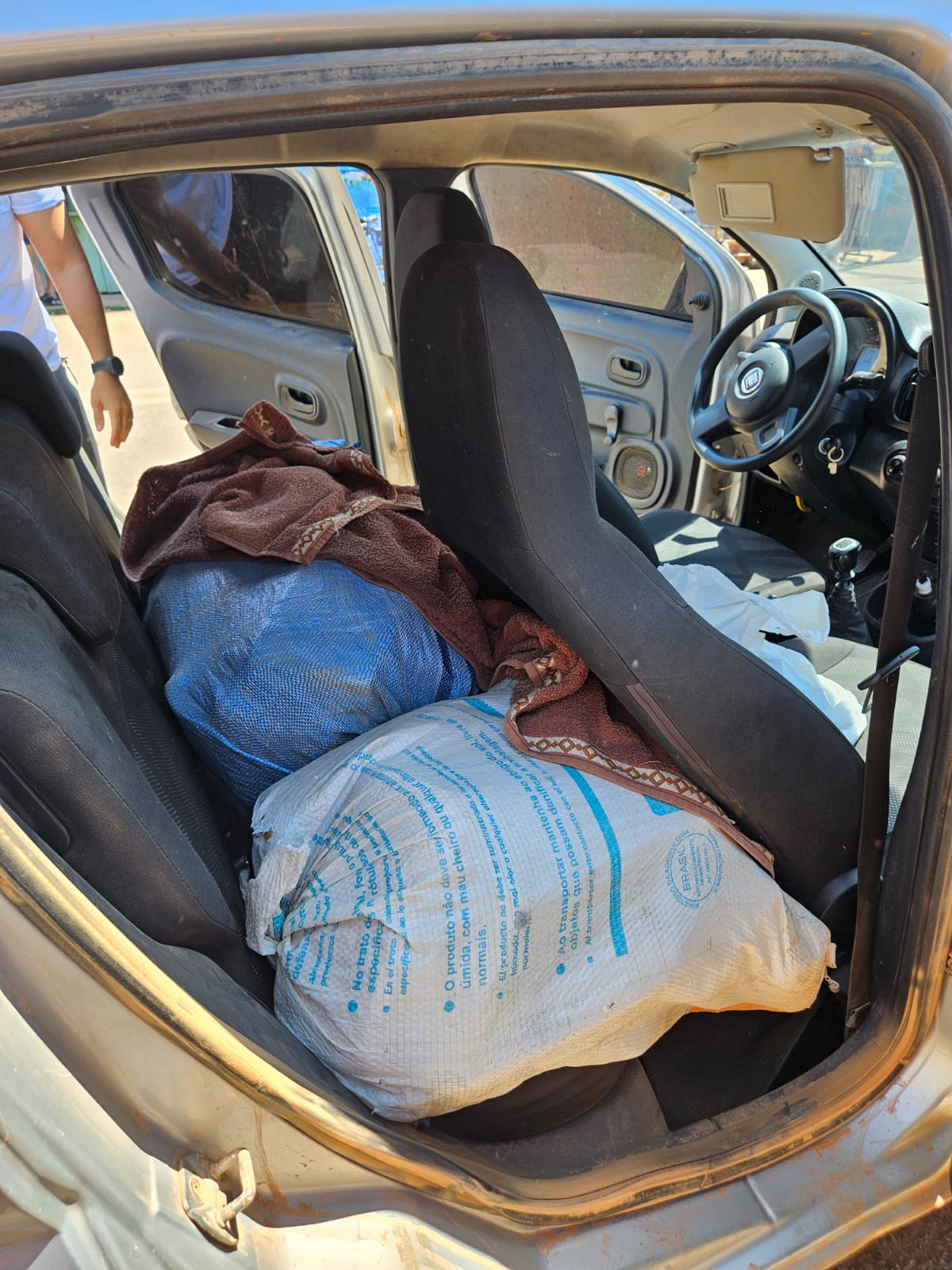 Dupla é presa ao ser flagrada com 52 kg de drogas no Careiro da Várzea