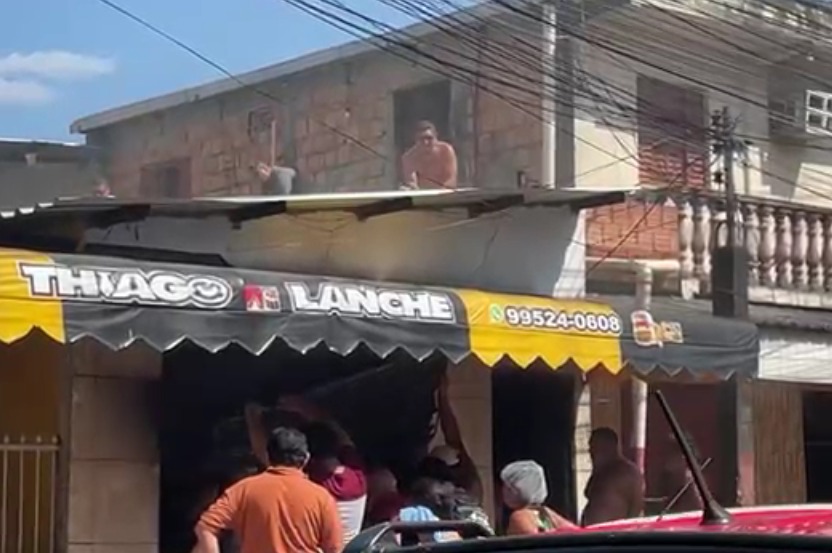 Incêndio destrói casa na Compensa