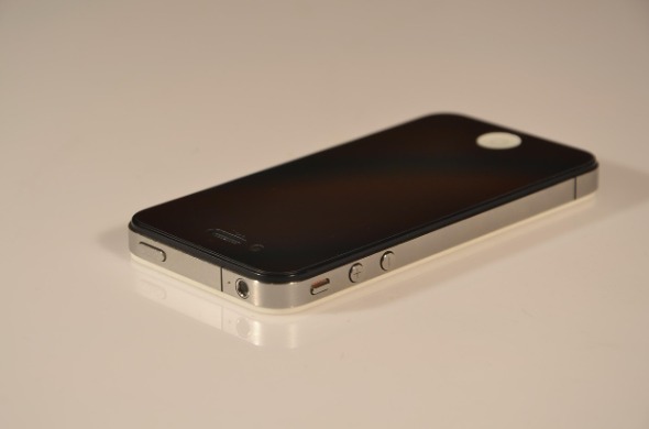 Jovem morre em ônibus com 26 iPhones colados ao corpo no Paraná